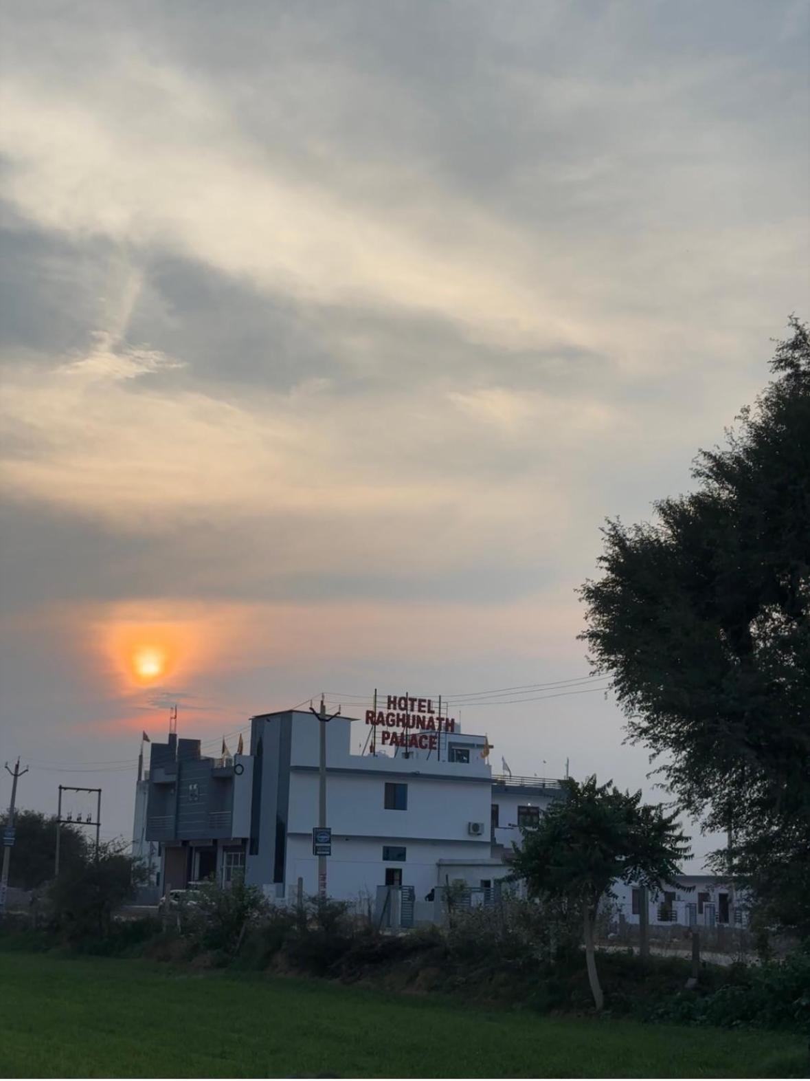 Hotel Raghunath Palace Khatu Exterior photo